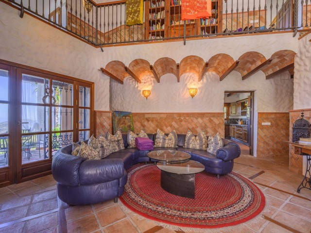 8 Bedrooms Villa in Ojén
