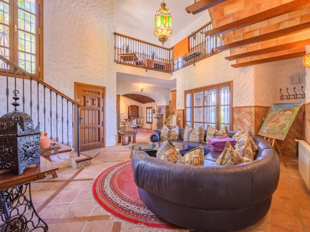 8 Bedrooms Villa in Ojén