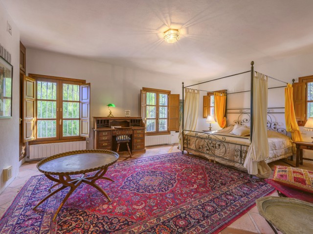 8 Bedrooms Villa in Ojén