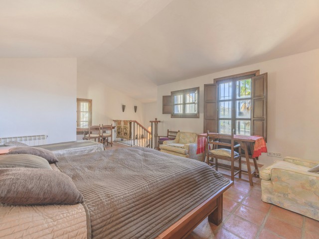 8 Bedrooms Villa in Ojén