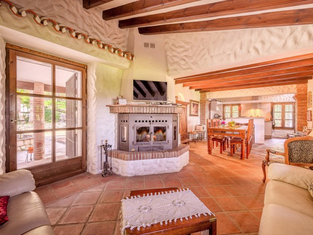 8 Bedrooms Villa in Ojén