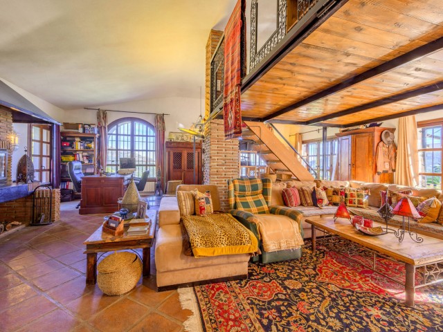 8 Bedrooms Villa in Ojén