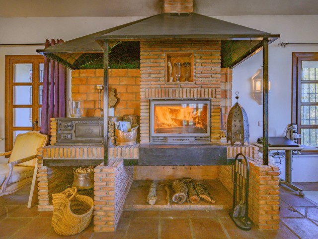 8 Bedrooms Villa in Ojén