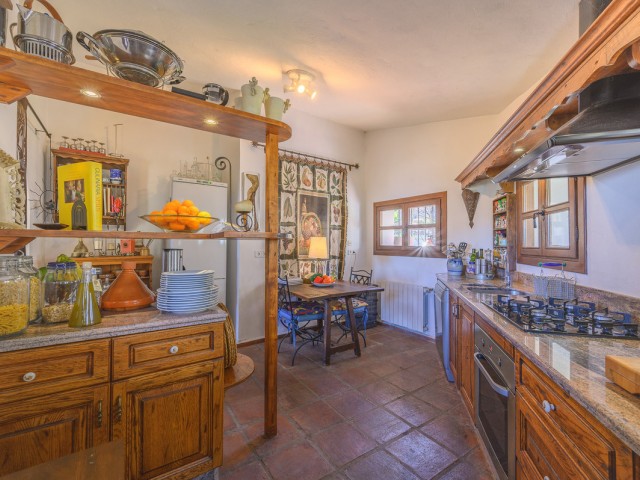 8 Bedrooms Villa in Ojén