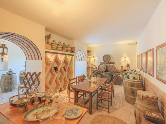 8 Bedrooms Villa in Ojén