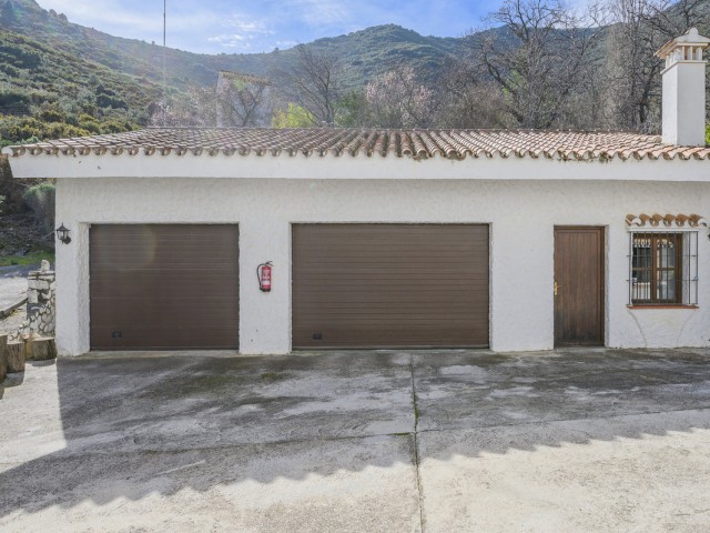 8 Bedrooms Villa in Ojén