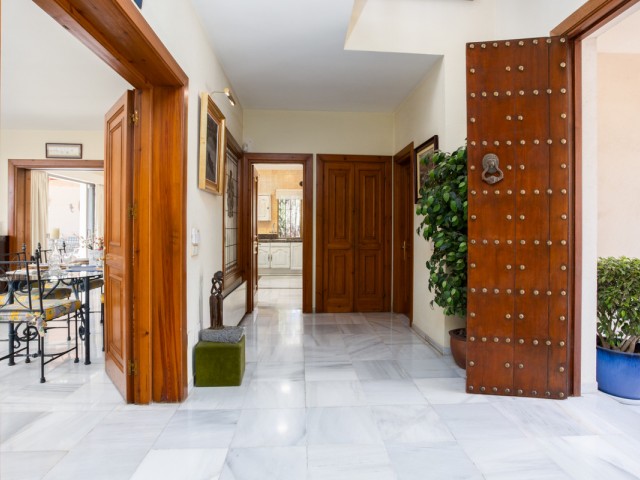 7 Bedrooms Villa in Marbella
