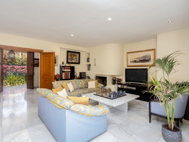 7 Bedrooms Villa in Marbella