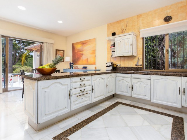 7 Bedrooms Villa in Marbella