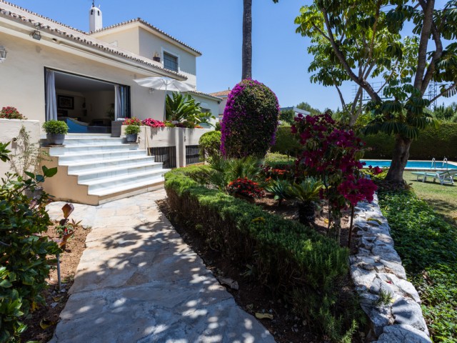 7 Bedrooms Villa in Marbella