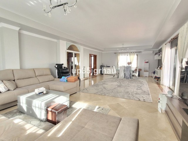 Villa con 5 Dormitorios  en Bel Air