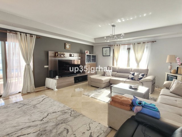 Villa con 5 Dormitorios  en Bel Air
