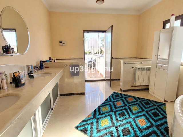 Villa con 5 Dormitorios  en Bel Air