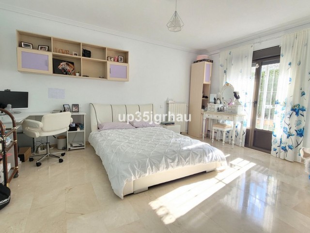 Villa con 5 Dormitorios  en Bel Air