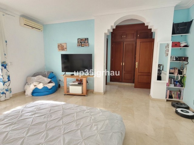 Villa con 5 Dormitorios  en Bel Air