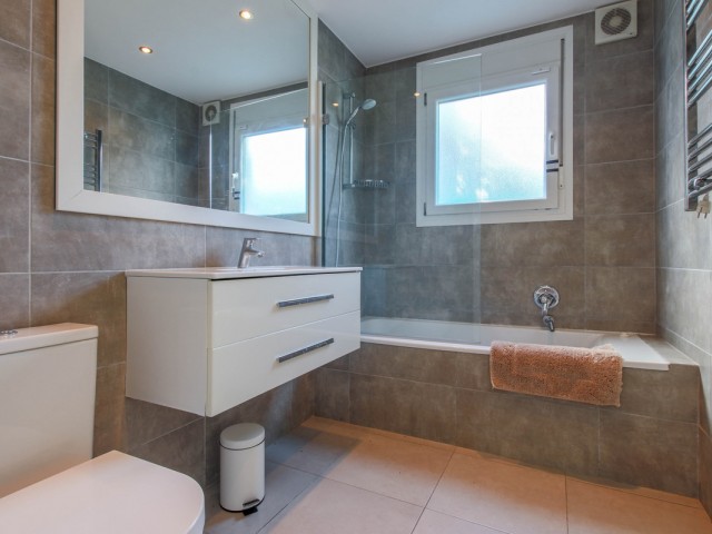 3 Bedrooms Villa in New Golden Mile