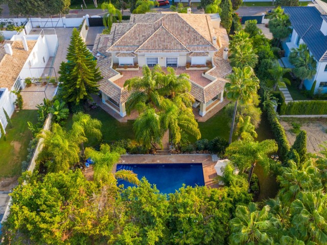 Villa con 7 Dormitorios  en Guadalmina Baja