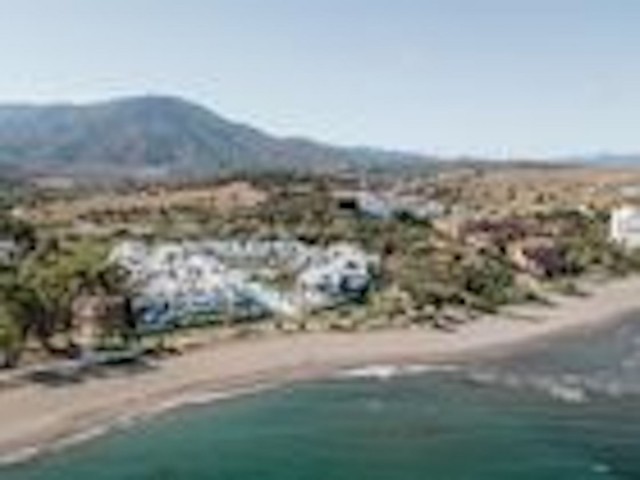 Adosado con 3 Dormitorios  en Estepona