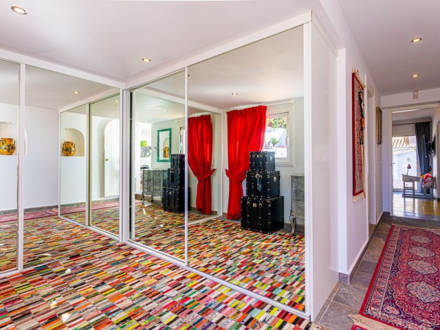 8 Bedrooms Villa in Benalmadena
