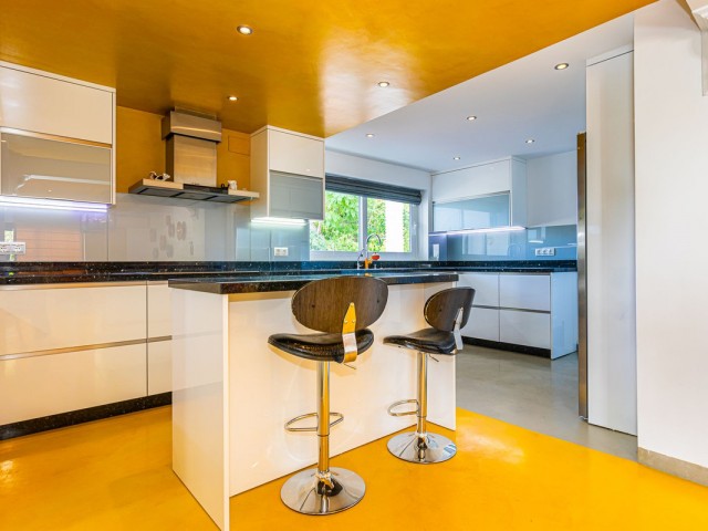 8 Bedrooms Villa in Benalmadena