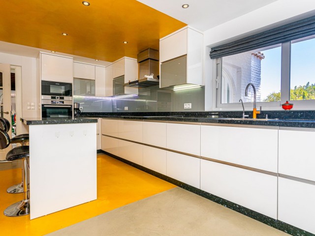 8 Bedrooms Villa in Benalmadena