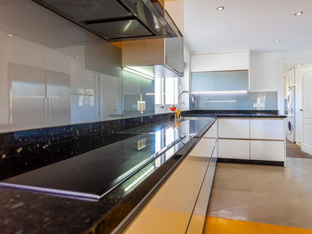 8 Bedrooms Villa in Benalmadena