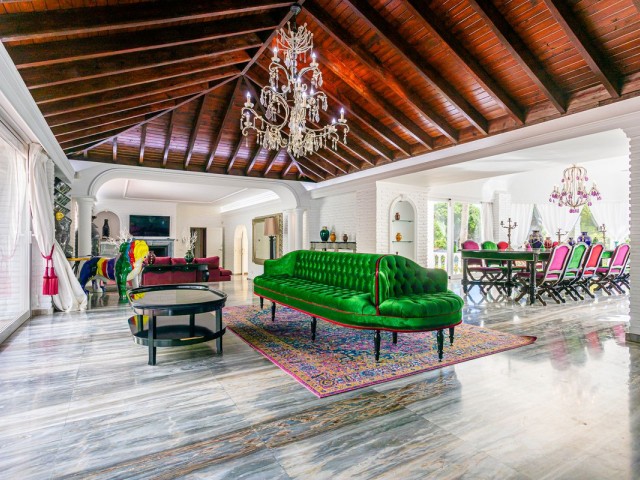 8 Bedrooms Villa in Benalmadena