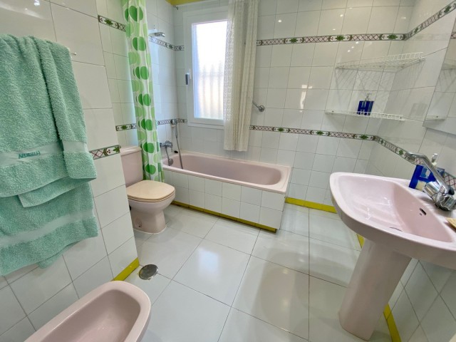 Apartamento con 5 Dormitorios  en Nagüeles