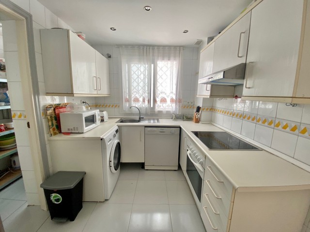 Apartamento con 5 Dormitorios  en Nagüeles