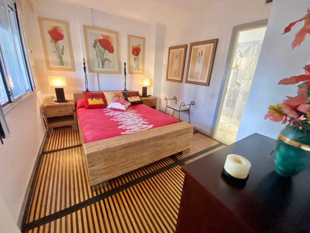 Apartamento con 5 Dormitorios  en Nagüeles
