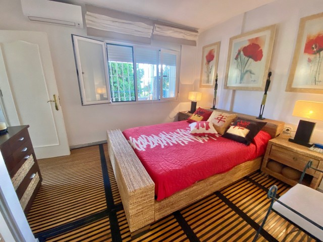 Apartamento con 5 Dormitorios  en Nagüeles
