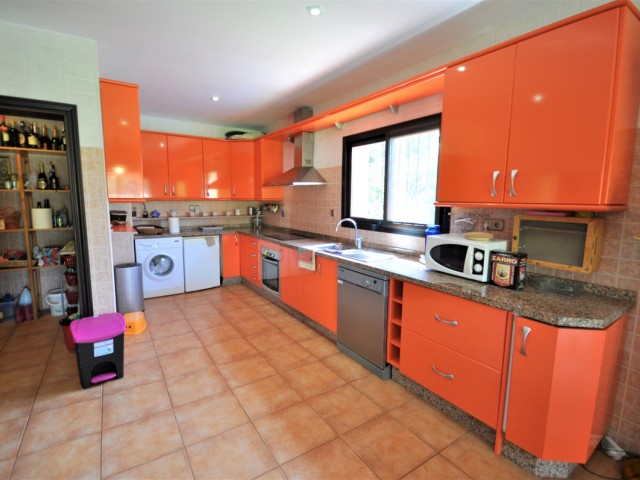 Villa avec 4 Chambres  à Casares Playa