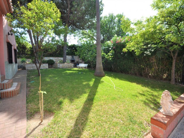 Villa avec 4 Chambres  à Casares Playa