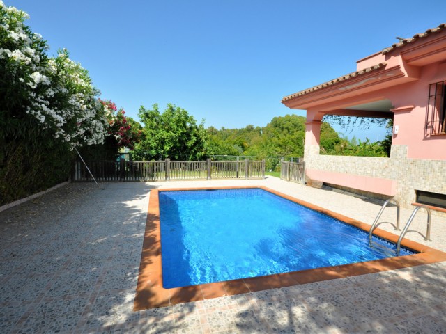 Villa avec 4 Chambres  à Casares Playa