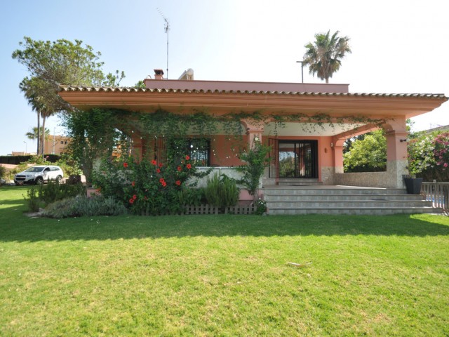 Villa avec 4 Chambres  à Casares Playa