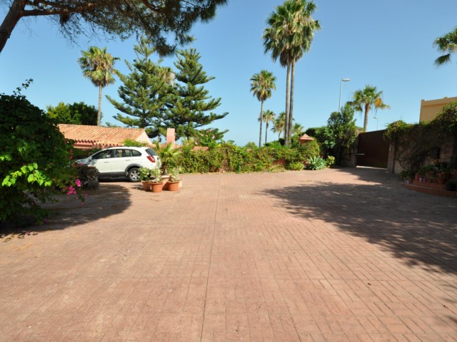 Villa avec 4 Chambres  à Casares Playa