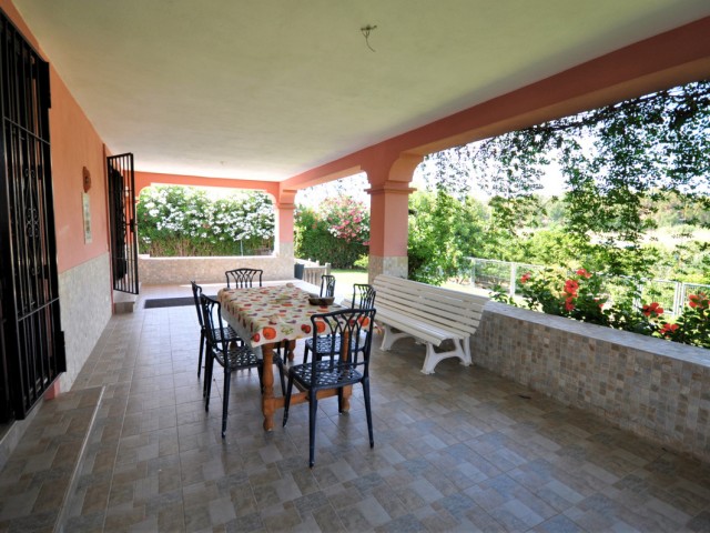 Villa avec 4 Chambres  à Casares Playa