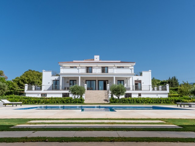5 Bedrooms Villa in Guadalmina Alta