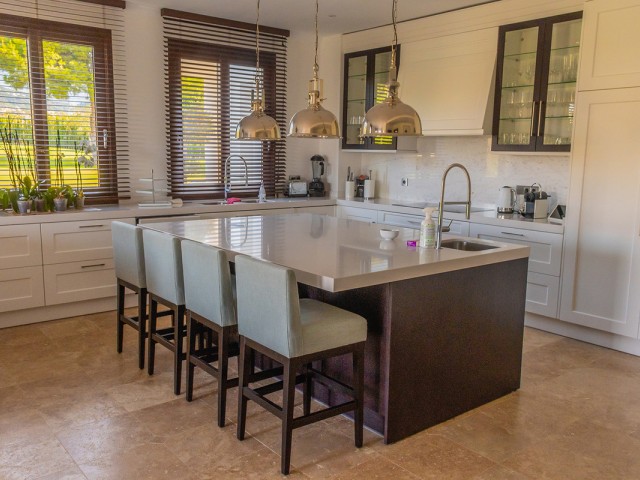 5 Bedrooms Villa in Guadalmina Alta