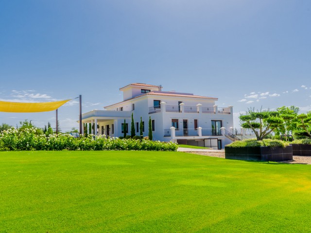 5 Bedrooms Villa in Guadalmina Alta
