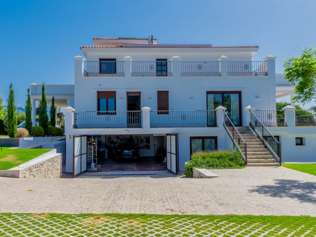 5 Bedrooms Villa in Guadalmina Alta