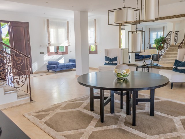 5 Bedrooms Villa in Guadalmina Alta