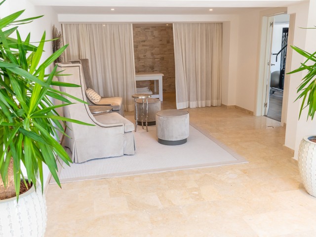 5 Bedrooms Villa in Guadalmina Alta