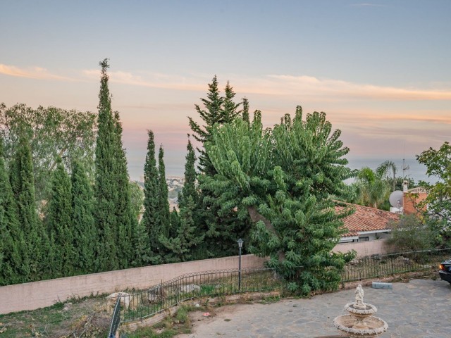 Villa con 6 Dormitorios  en Benalmadena Pueblo
