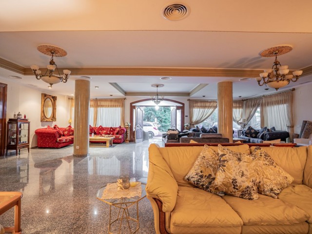 Villa con 6 Dormitorios  en Benalmadena Pueblo