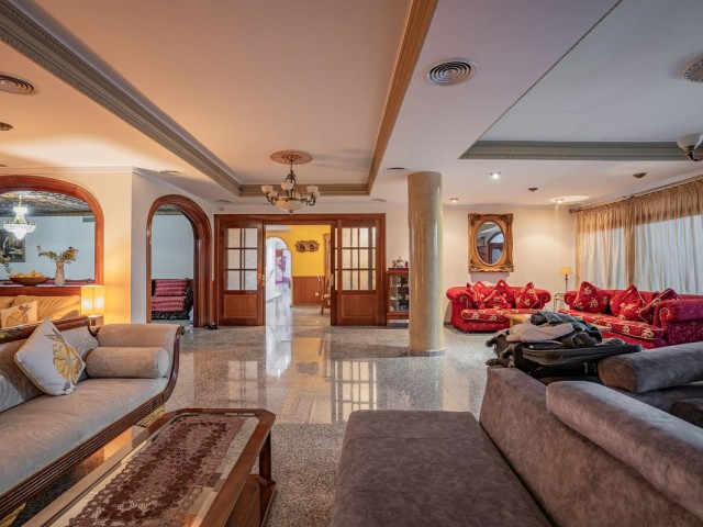 Villa con 6 Dormitorios  en Benalmadena Pueblo