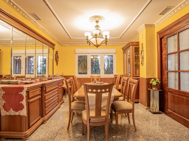 Villa con 6 Dormitorios  en Benalmadena Pueblo
