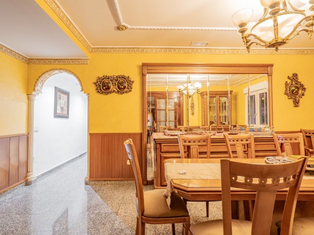 Villa con 6 Dormitorios  en Benalmadena Pueblo