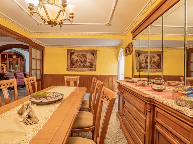 Villa con 6 Dormitorios  en Benalmadena Pueblo