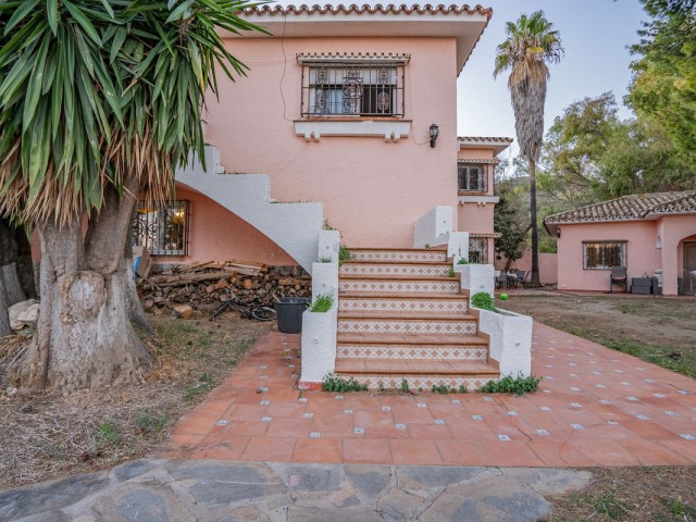Villa con 6 Dormitorios  en Benalmadena Pueblo